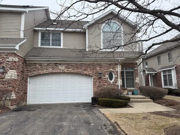 1250 S Falcon Dr, Palatine, IL 60067
