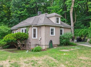 28 Cutlass Rd, Kinnelon, NJ 07405