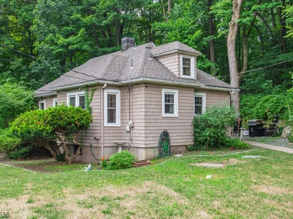 28 Cutlass Rd, Kinnelon Boro, NJ 07405