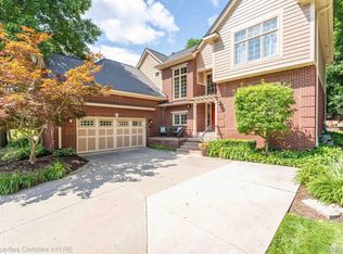 29481 Crawford Ct, Farmington Hills, MI 48331