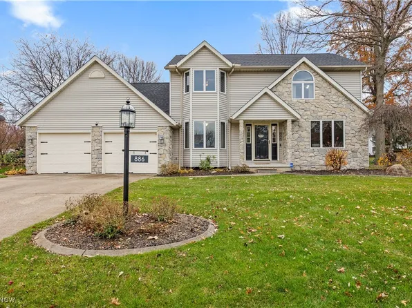 886 W Martin Ave, Amherst, OH 44001