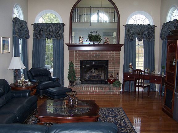 2-Story Family Room 