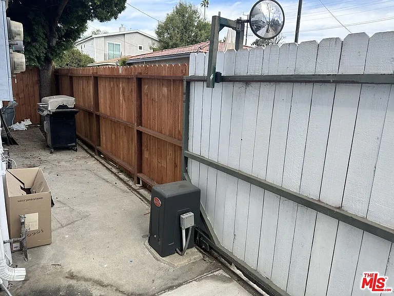 2454 Penmar Ave — Photo 3
