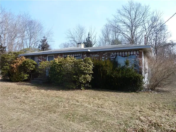 370 3rd Beach Rd, Middletown, RI 02842