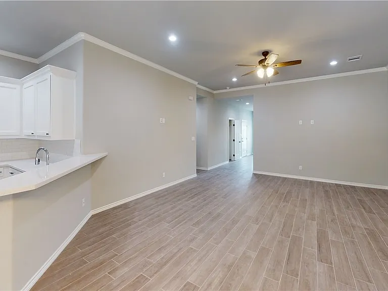 4015 Golden Eagle Dr #B — Photo 7