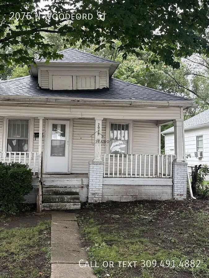 2075 N Woodford St. — Photo 1