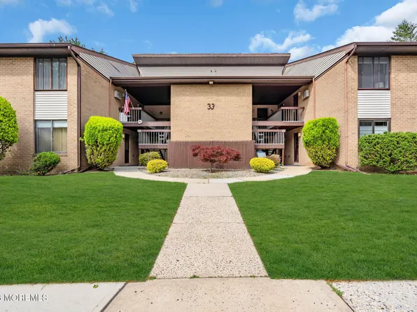 33 Meadow Green Circle #A, Manalapan, NJ 07726