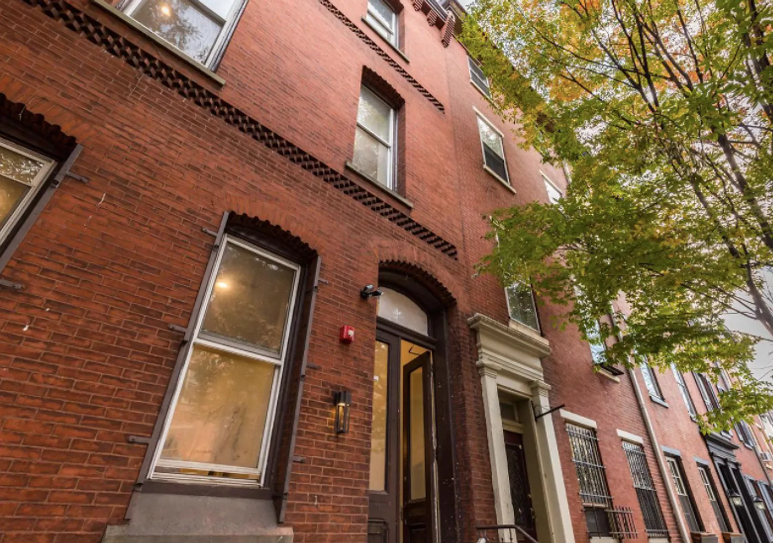 1BD | 1 BA - 331 S 13th St #2R — Photo 3