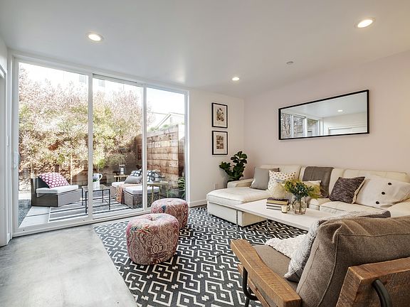 _5_3206 Helen St - (19).jpg