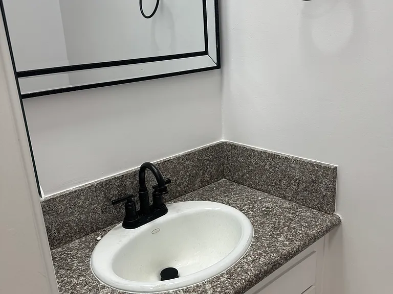 1042 S Shenandoah St #102 — Photo 17