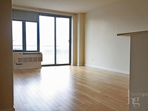 2nd image of 2519 27th St APT 3B