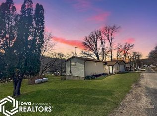 3223 E Lakeshore Dr, Brooklyn, IA 52211