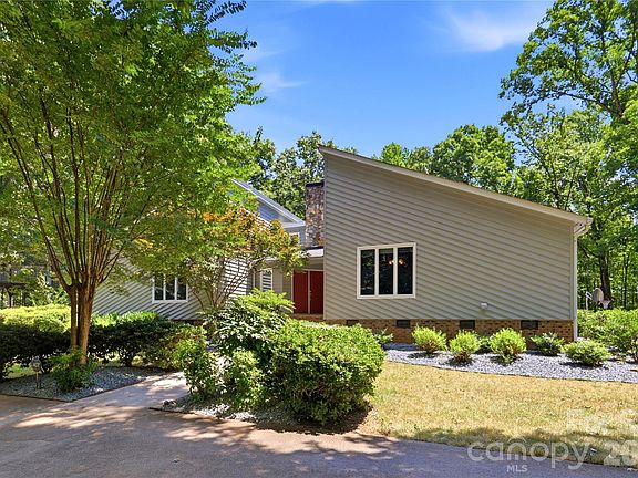 3rd image of 229 Cari Ln