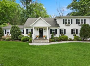 925 Valley Rd, Watchung, NJ 07069