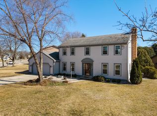 269 West Acorn DRIVE, Grafton, WI 53024