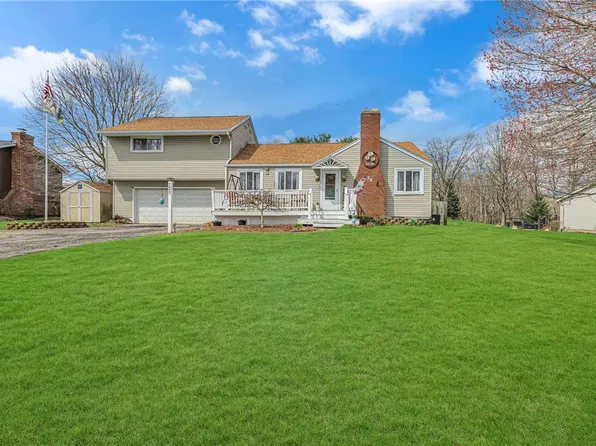 125 Mackall Dr, Beaver, PA 15009