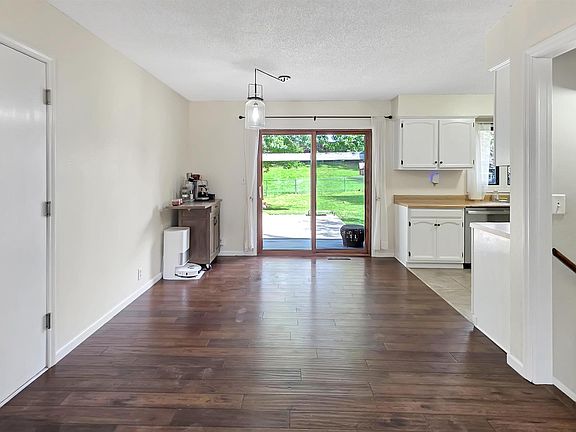 4th image of 213 Balboa Ave