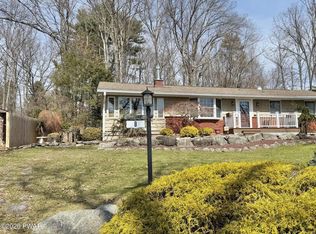 9 Shore Line Dr, Lakeville, PA 18438