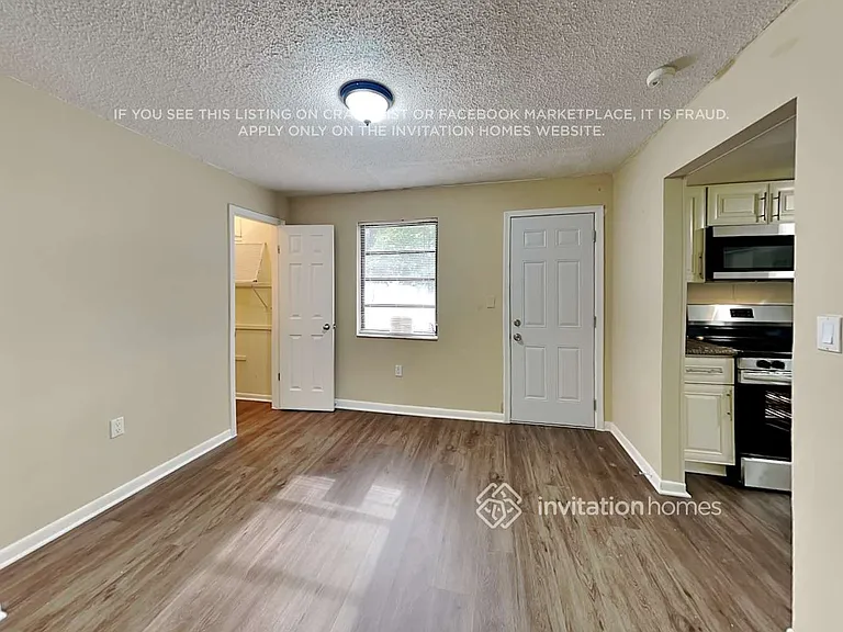 1904 SW 96th Ave — Photo 7