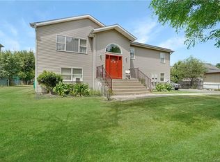 68 Dykstras Way E, Monsey, NY 10952