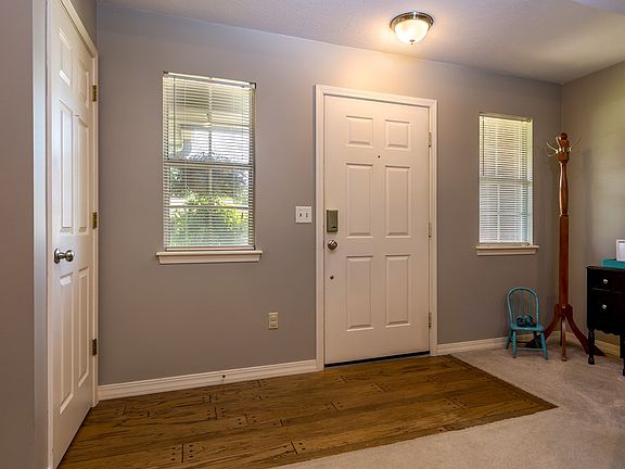 5th image of 1005 S Lyndale St