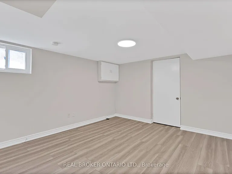 744 Olive Ave #BASEMENT — Photo 10