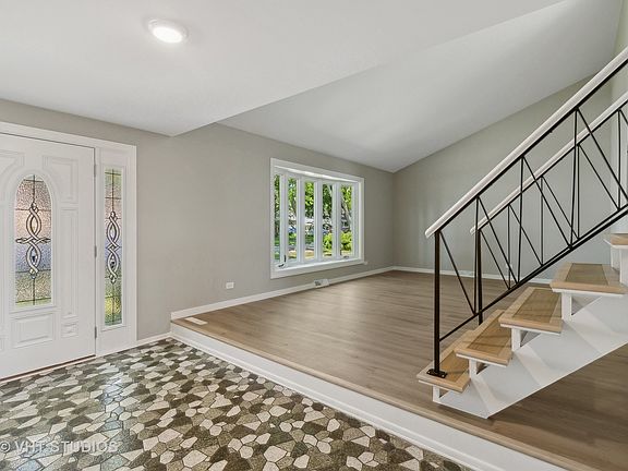 4th image of 557 N 6th Ave