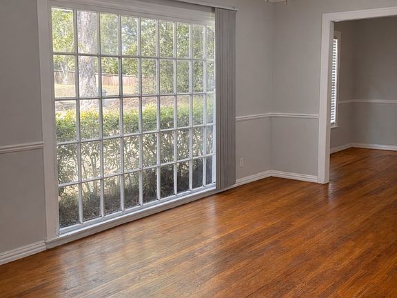 4th image of 403 Neal St