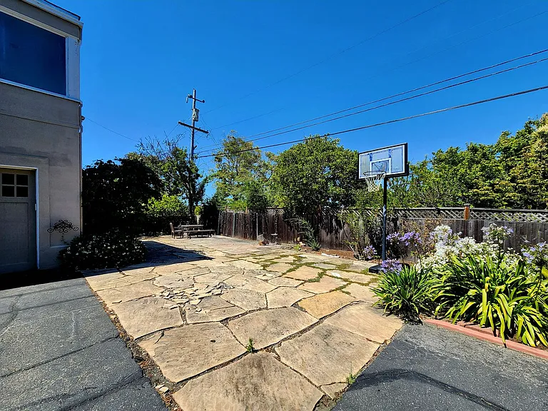 531 Harvard Rd — Photo 16