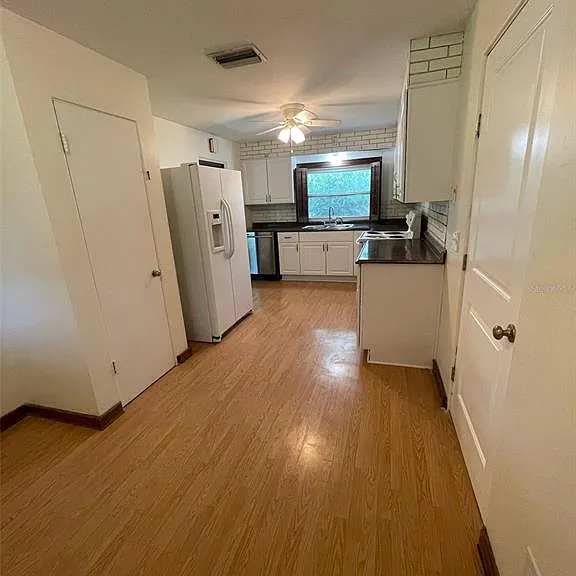 319 22nd St SW — Photo 4