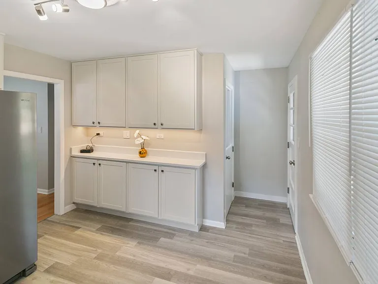 310 Butterfield Ln — Photo 7
