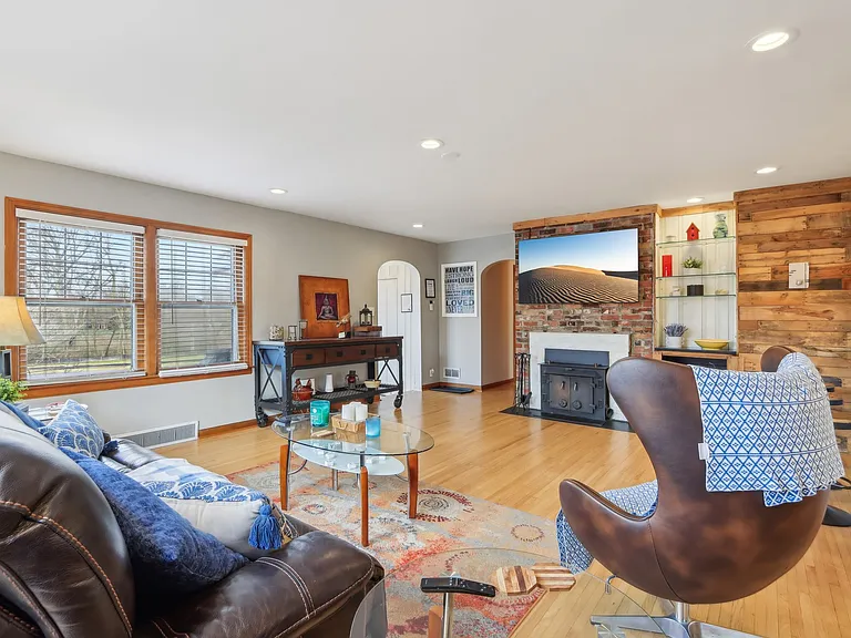 4111 E Pleasant Run Parkway South Dr — Photo 5