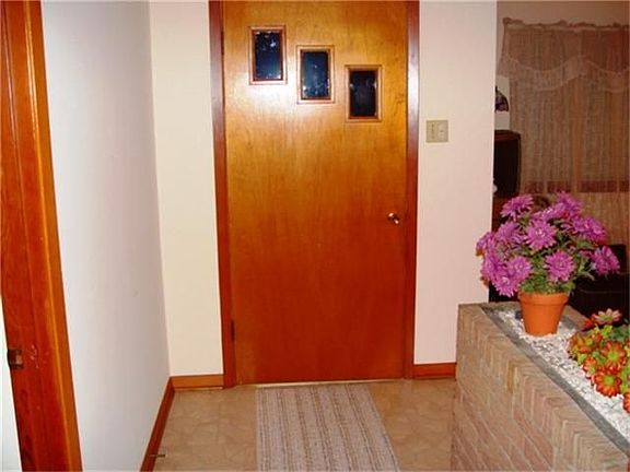 4th image of 243 Hollyvale Dr