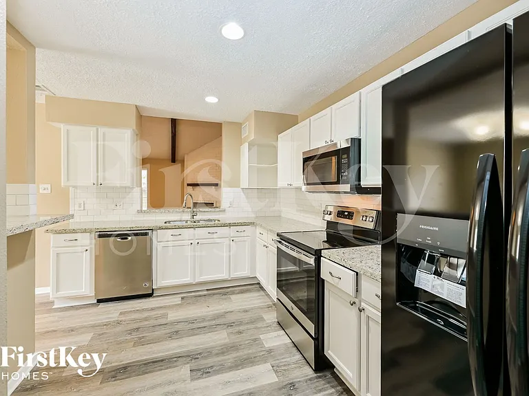 1518 Washington Dr — Photo 6
