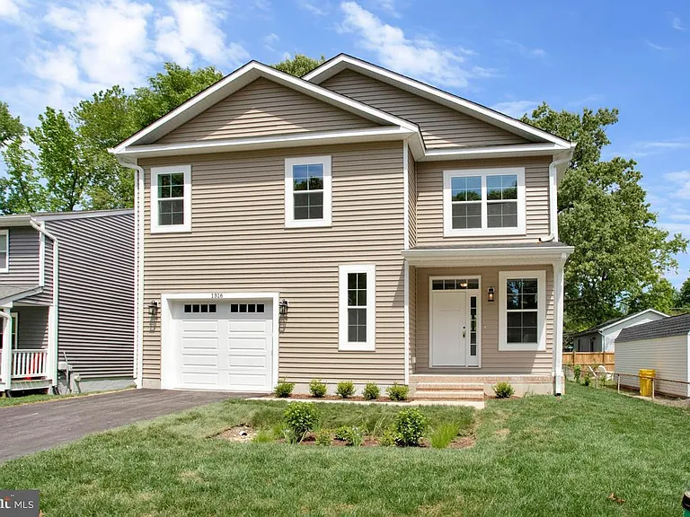 1316 Juniper St — Photo 3