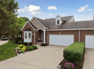 446 Delmar Ct, Highland, MI
