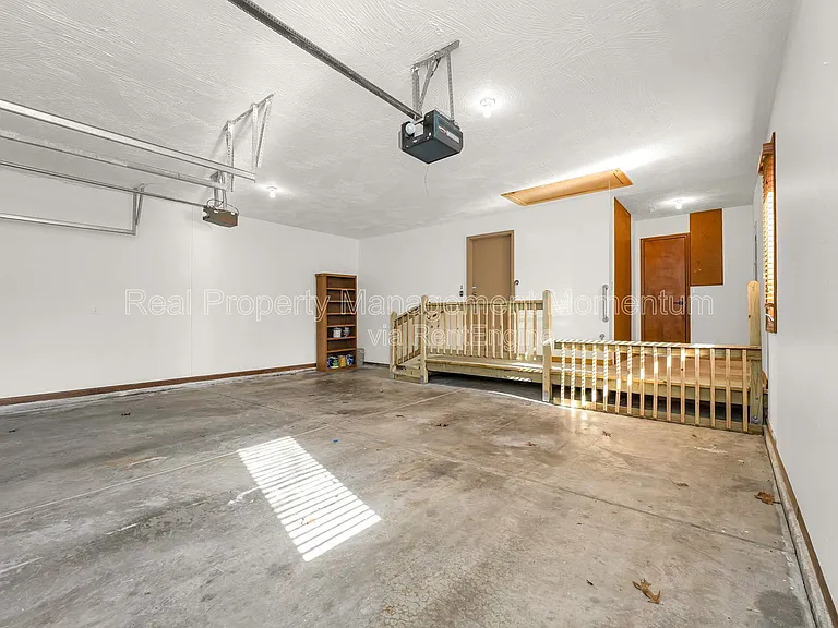 1868 S White Oak Ave — Photo 24