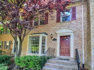 2803 Flagmaker Dr, Falls Church, VA 22042