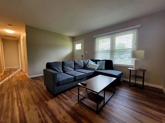3rd image of 1907 Southwood Dr