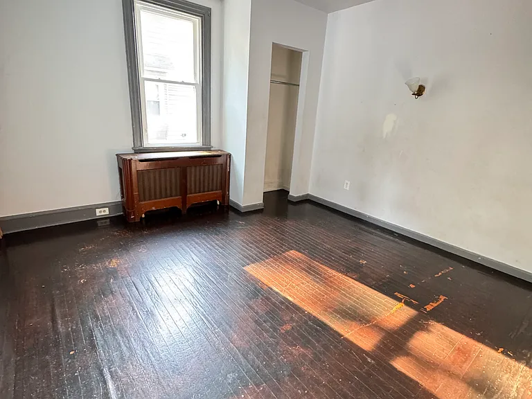 215 E High St — Photo 27
