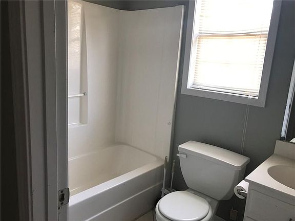 4th image of 4686 Garden City Dr