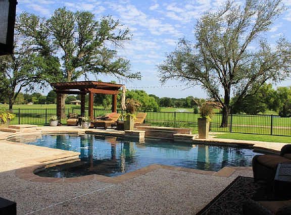 3rd image of 6962 Miramar Cir