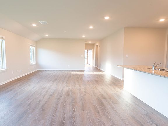 3rd image of 5388 Greenridge Ln