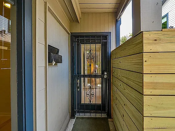 2 bed, 2.5 bath, 1750 sqft, $2,600 — Photo 2