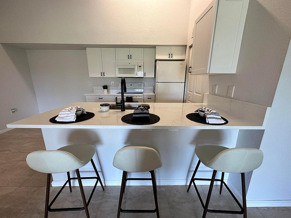 1st image of 151 SW Palm Drive #208