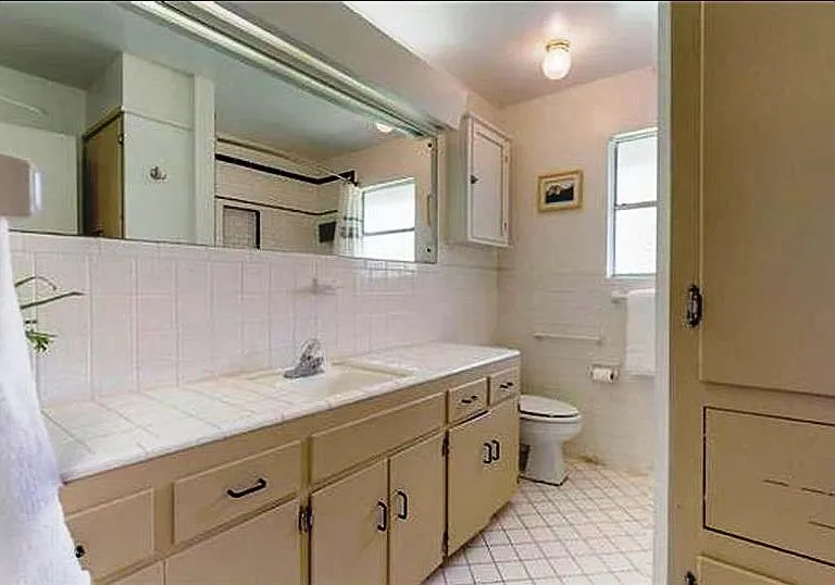 8206 Rockwood Ln — Photo 11