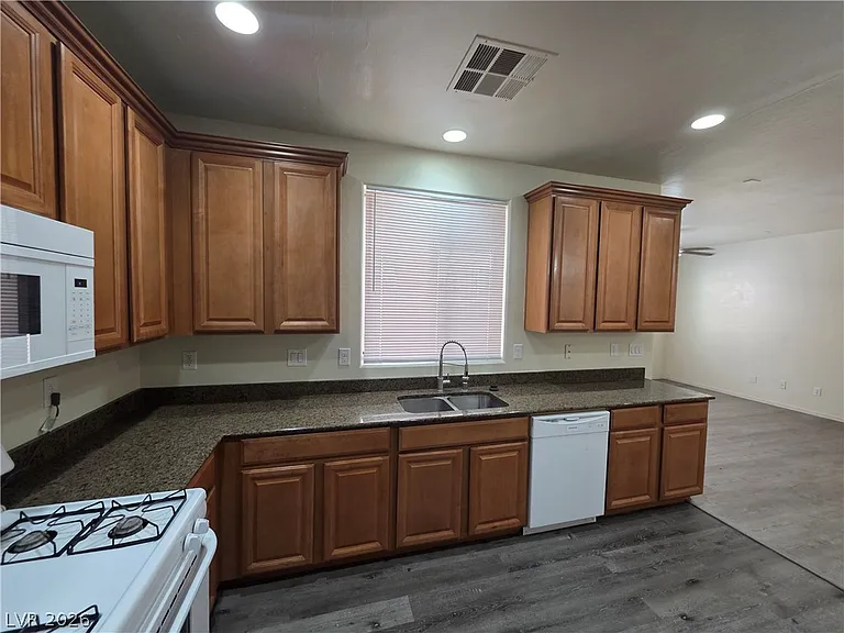 7510 Perla Del Mar Ave — Photo 12