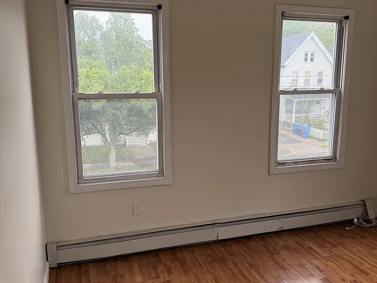203 Maple St — Photo 4