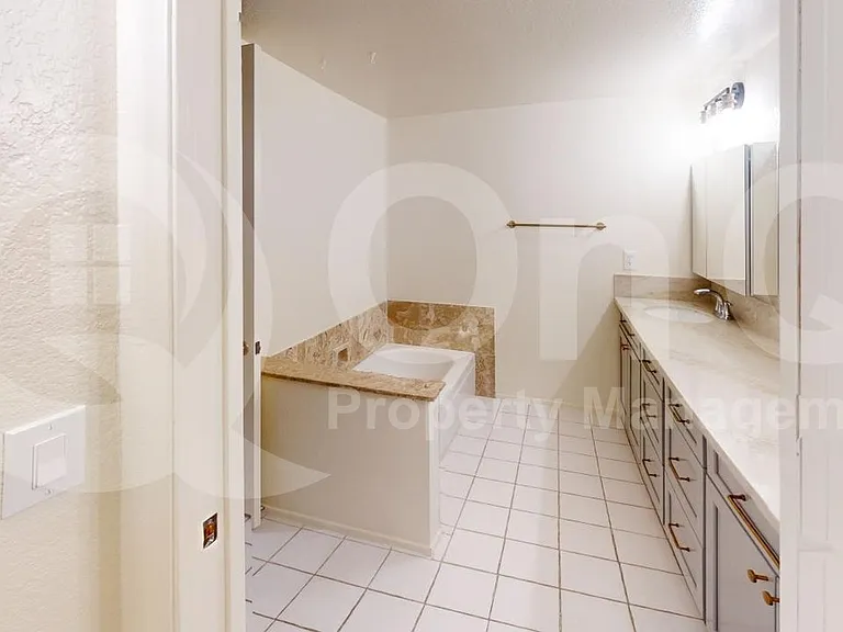 3882 N Paseo De Las Canchas — Photo 17