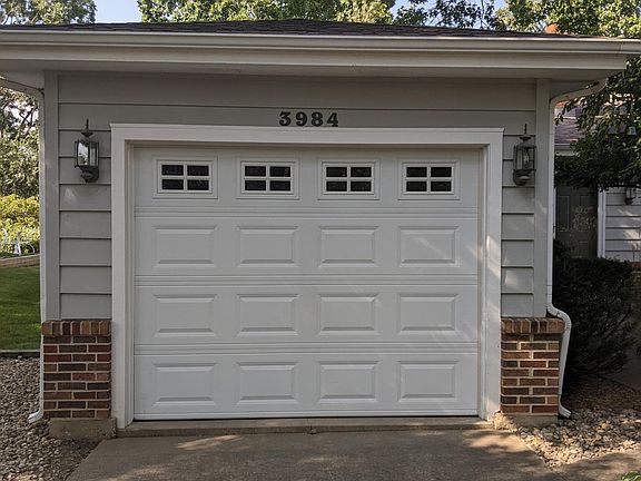 2nd image of 3984 Blackstone Ave